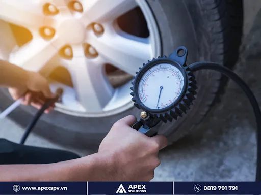 Nên kiểm tra áp suất lốp thường xuyên để giúp xe tiết kiệm nhiên liệu