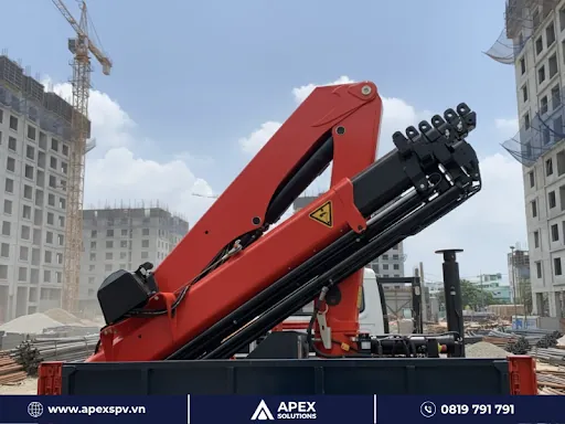 Cẩu gập được thiết kế tinh gọn nhưng chứa đựng nhiều chi tiết kỹ thuật phức tạp