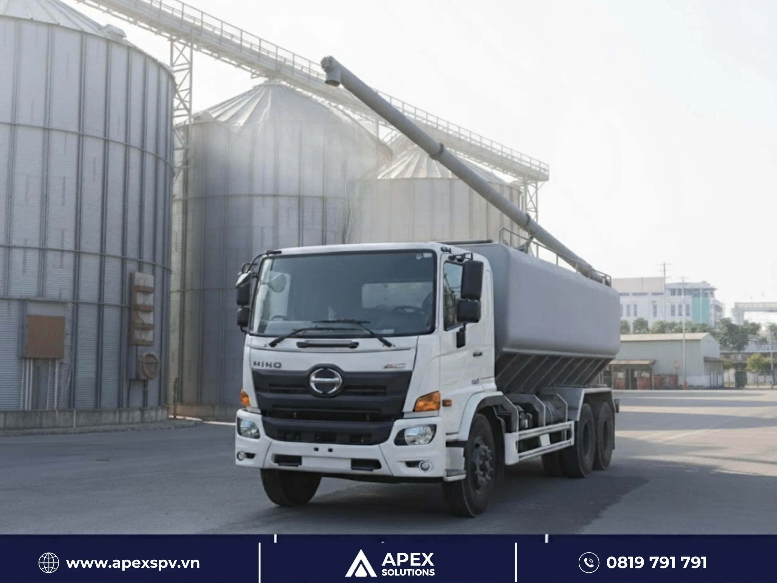 Xe bồn chở cám là mắt xích trong chuỗi thức ăn chăn nuôi hiện đại