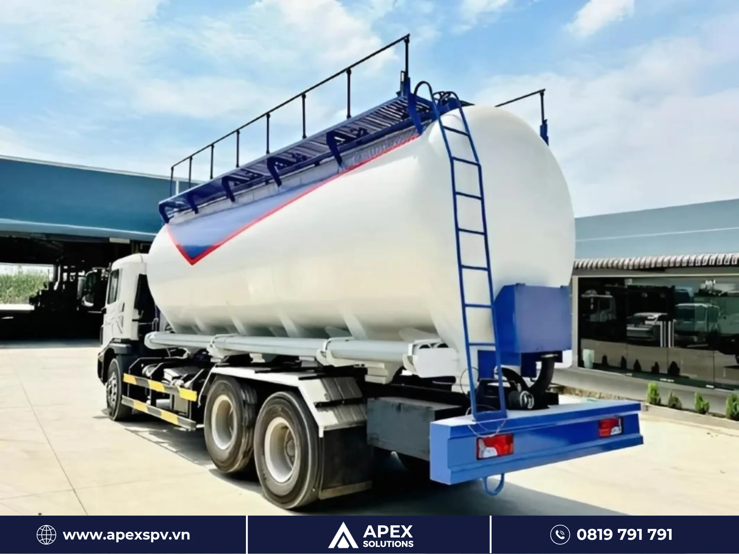 Xe bồn chở cám phù hợp với nhiều mô hình chăn nuôi và địa hình khác nhau