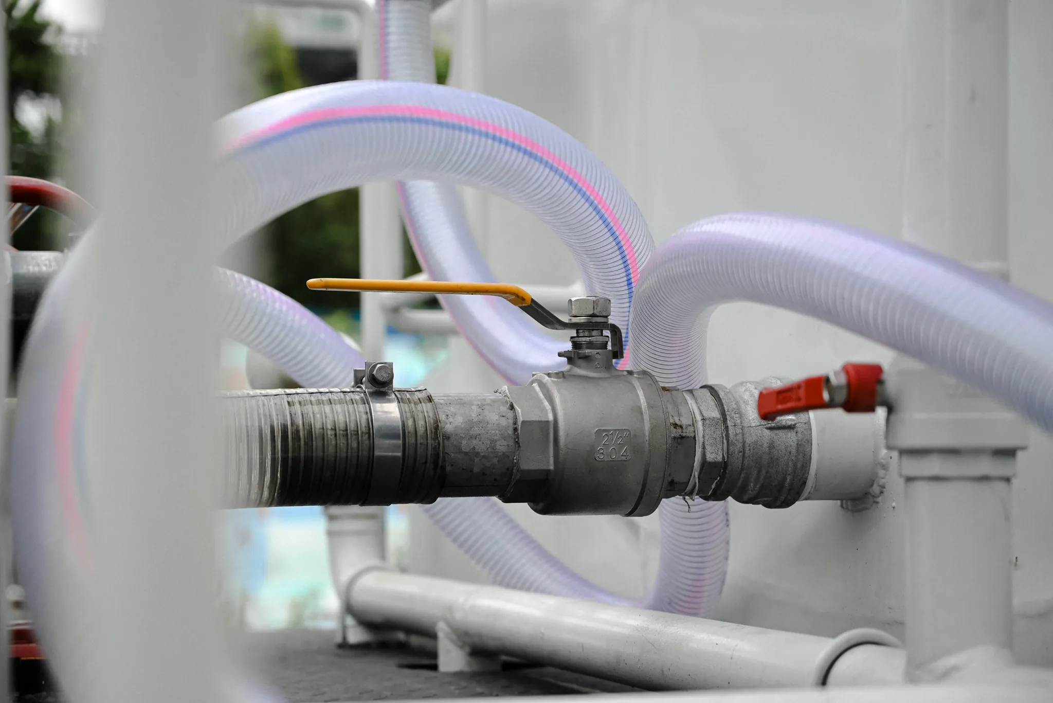 Hệ thống đường ống đồng bộ được làm từ inox/thép dày 2 mm