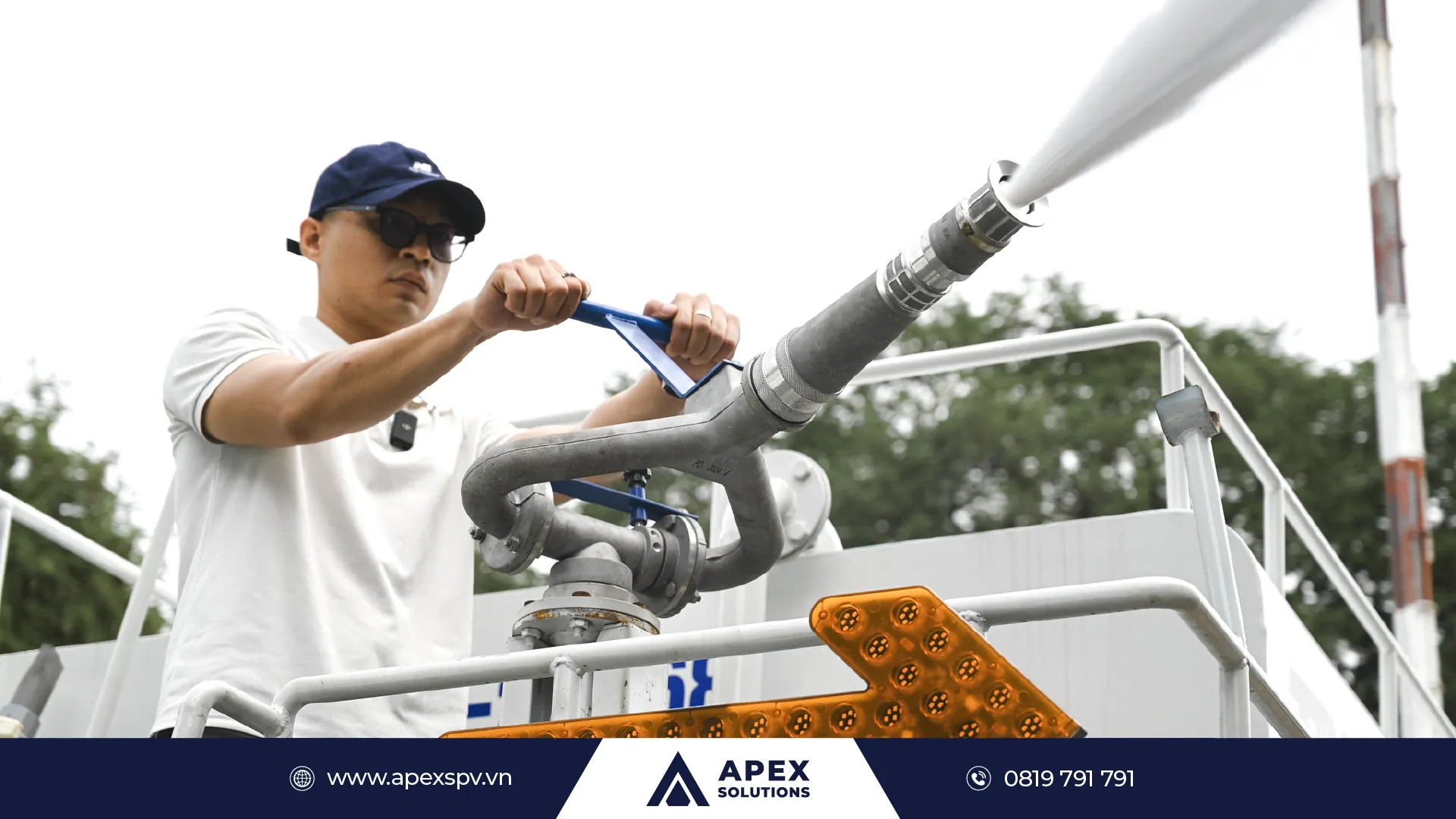 Tưới cây, rửa đường, kiểm soát bụi - Ứng dụng thực tế của xe bồn chở nước